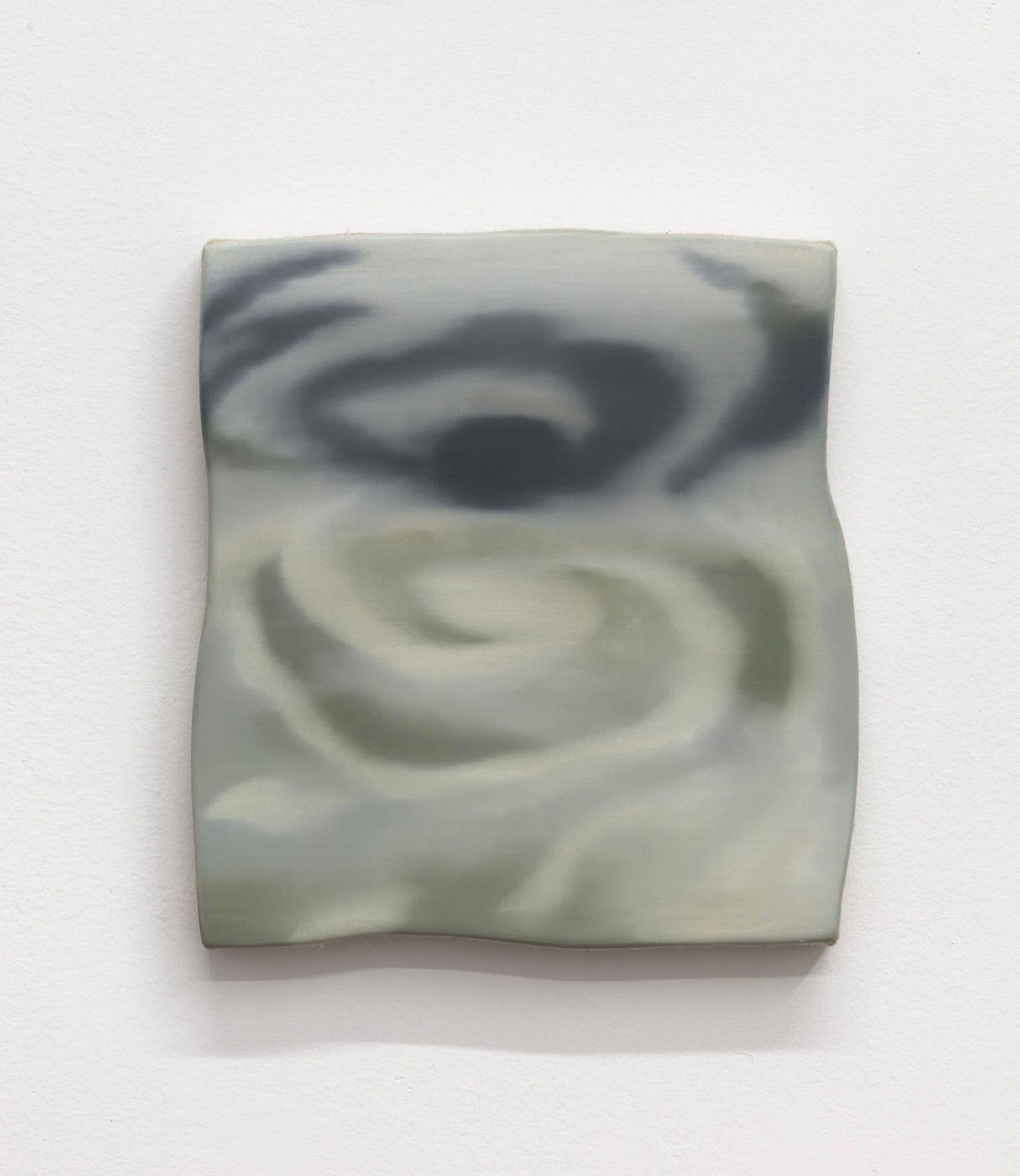 Luz Carabaño. revuelto, 2022. Oil on linen on shaped panel. 10 x 9 inches.