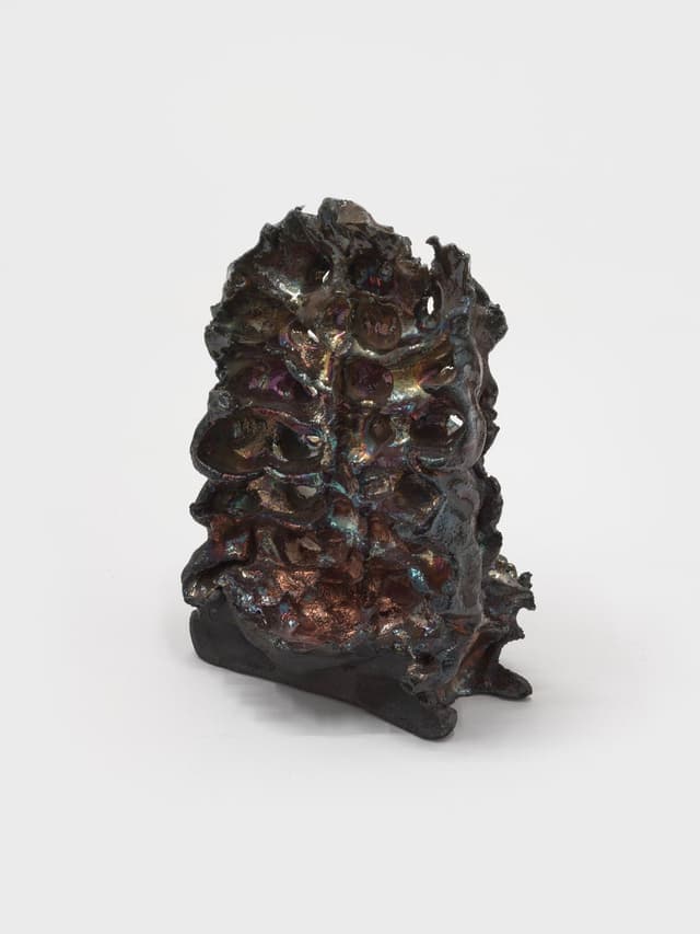 Lizette Hernández. Claveles, 2023. Raku fired  earthenware. 7 x 3 x 5.25 inches