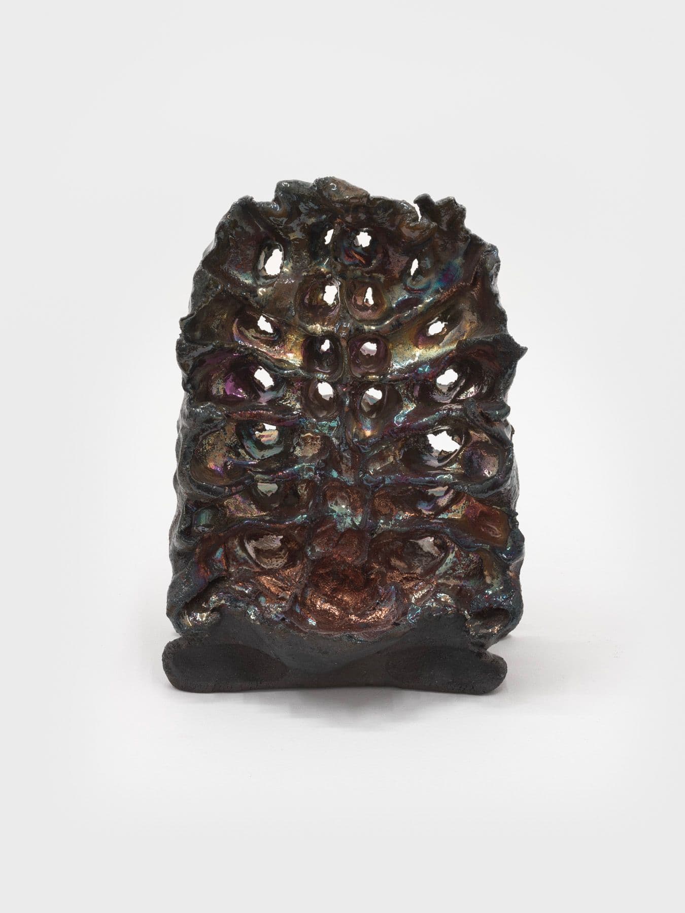 Lizette Hernández. Claveles, 2023. Raku fired
 earthenware. 7 x 3 x 5.25 inches