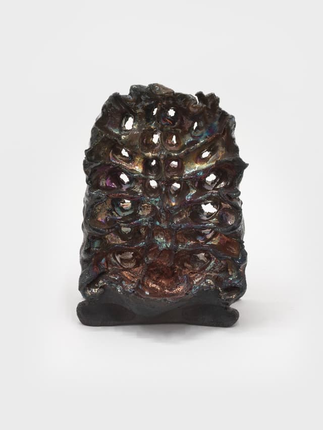 Lizette Hernández. Claveles, 2023. Raku fired
 earthenware. 7 x 3 x 5.25 inches