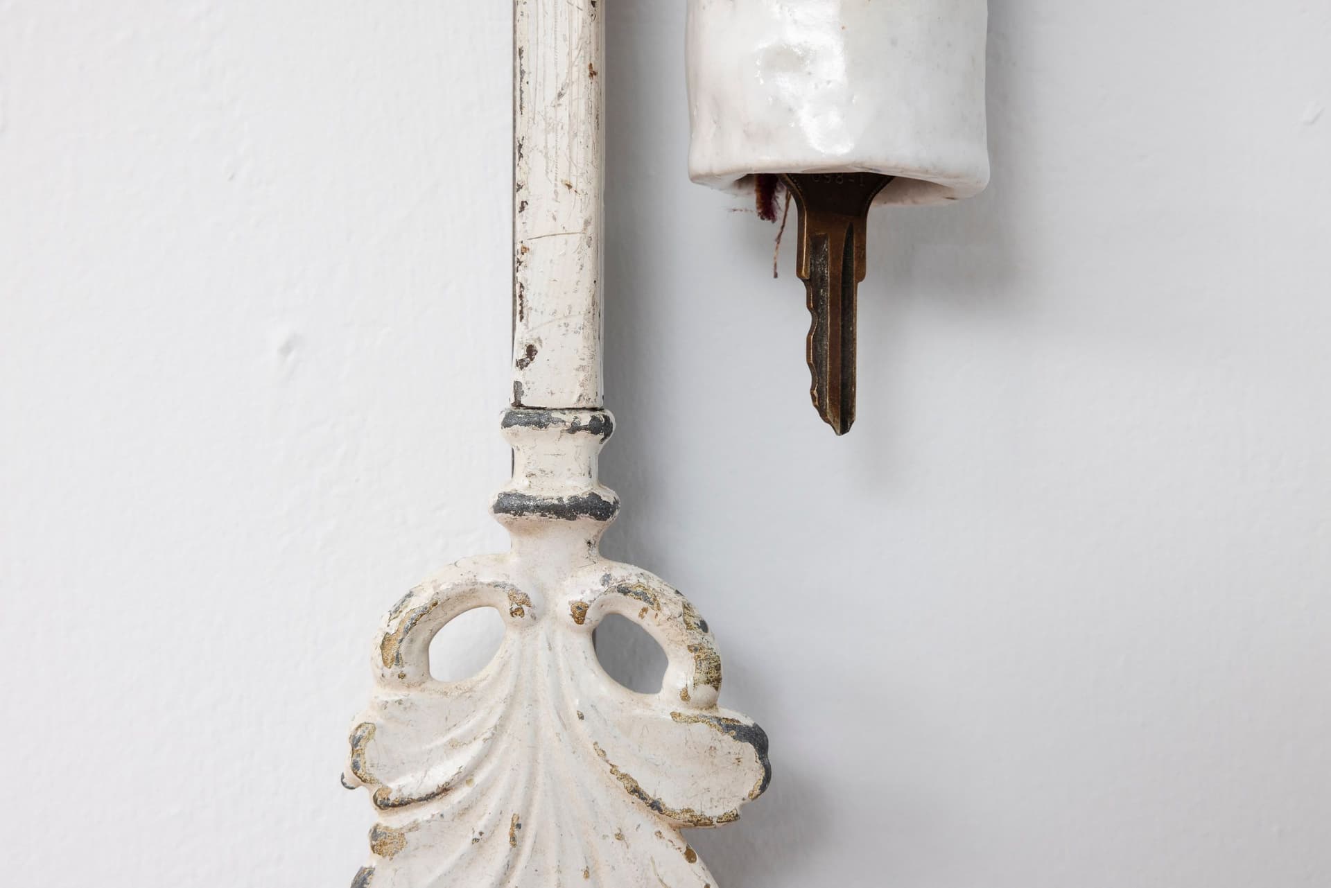 Marisa Kriangwiwat Holmes. Staff (Detail), 2024. Iron, ceramic, keys, metal locks, enamel paint, hand-dyed fabric. 77 × 5.5 inches.
