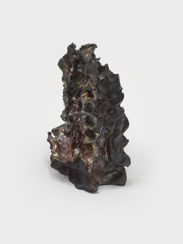 Lizette Hernández. Claveles, 2023. Raku fired
 earthenware. 7 x 3 x 5.25 inches