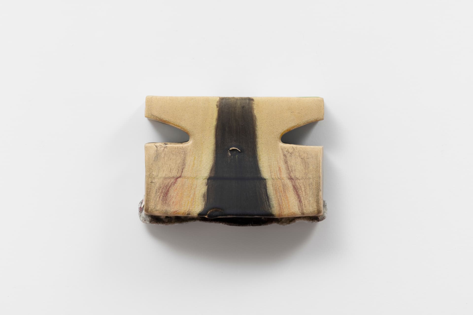 CrossLypka. unrott, 2024. Glazed ceramic. 6 ½ × 9 ½ × 3 inches.